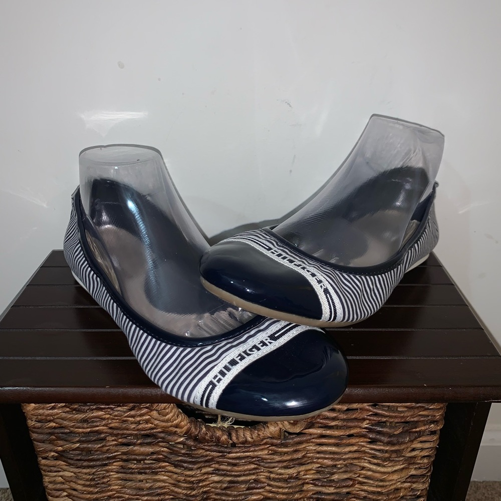 Women’s Tommy Hilfiger “Jakline” Navy/White Ballet Flats Size 9.5M NWOB - Picture 1 of 7